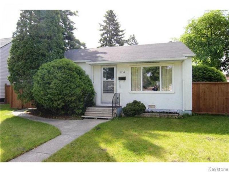 BEAUTIFUL BUNGALOW WITH DETACHED GARAGE IN FORT GARY