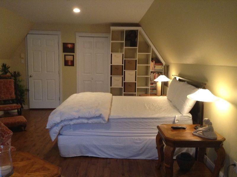 Avaiable August 1-- Room for rent