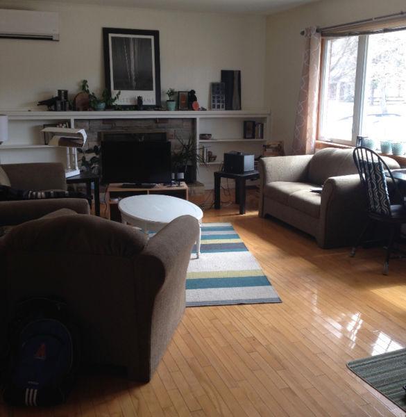Room/shared house available for quiet, mature student (STU/UNB)