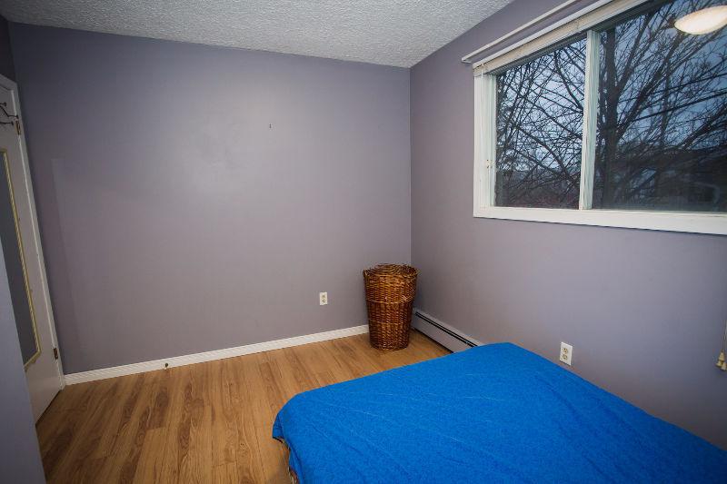 Safe and secure room, Minutes away from Mall & Mun