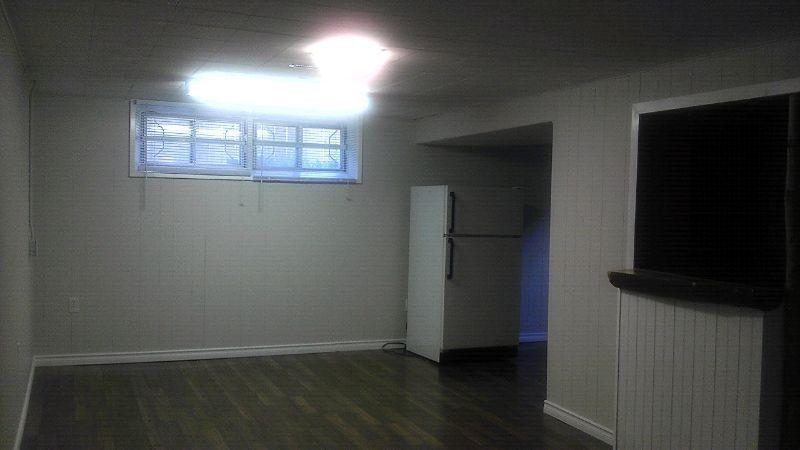 Large Room for rent. See Pics