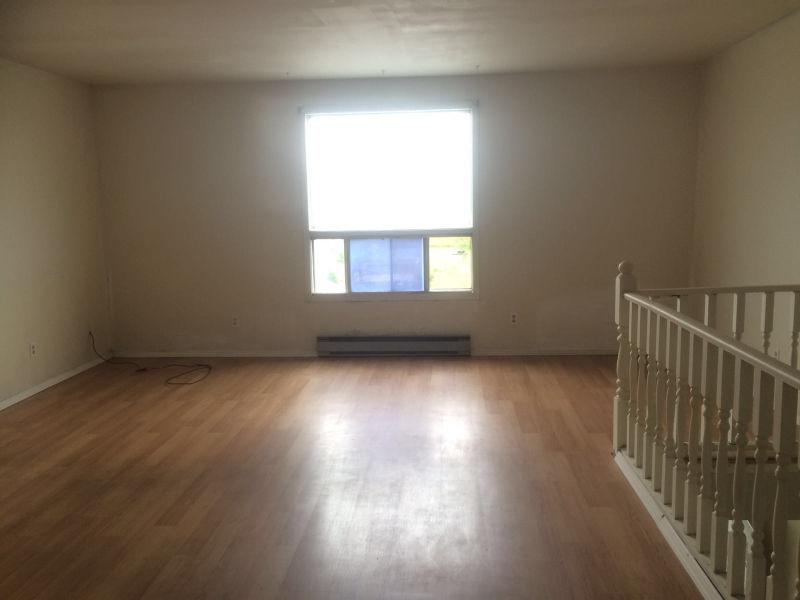 **APARTMENT FOR RENT**