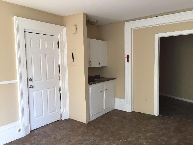 1 BEDROOM ALL UTILITIES INCLUDED CLOSE TO DAL, SMU & HOSPITALS