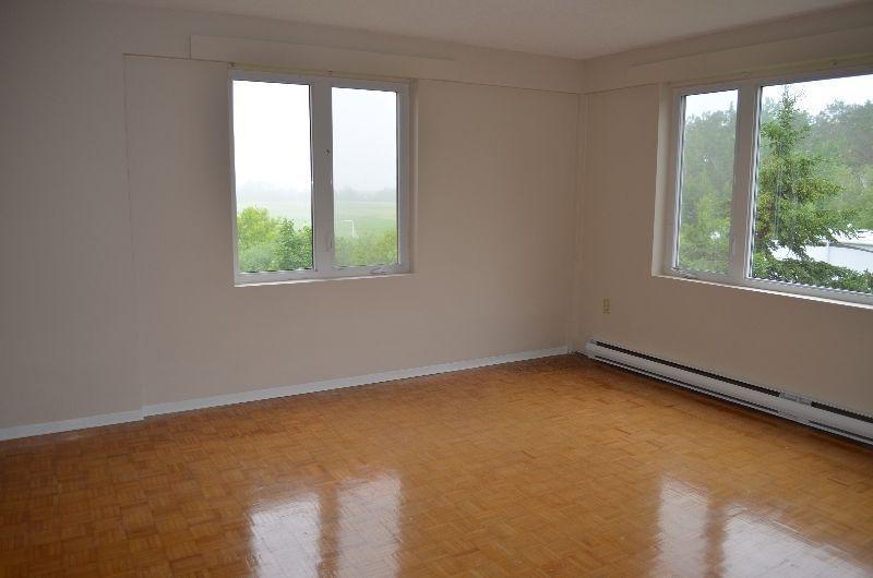 Spacious 2 bedroom, excellent bldg, close to downtown