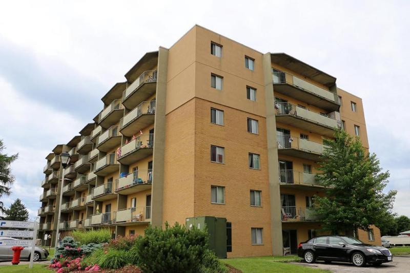 Bright & spacious LARGE 2 bedroom  apartment for re