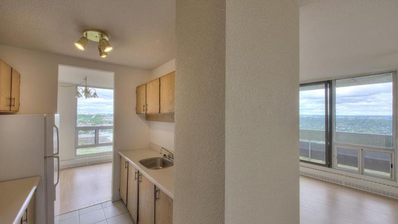 1 MONTH FREE, PET FRIENDLY, LARGE RENO APARTMENT, GREAT VIEW
