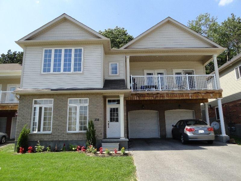 Bright 3 Bedroom - $1,185.00 - Available August 1st!