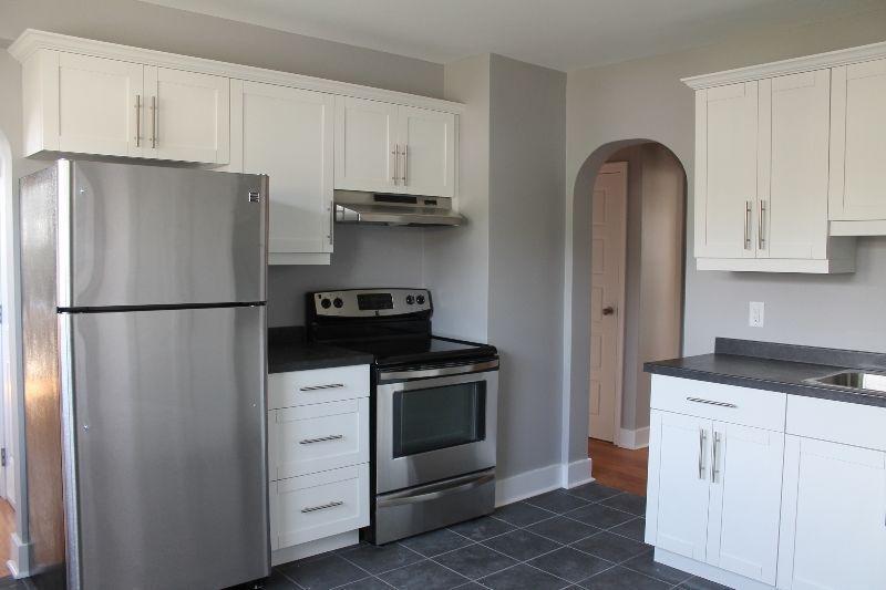 3 bd flat-renovated,washer/dryer,hdwd/tile flrs,heat incl.July 1