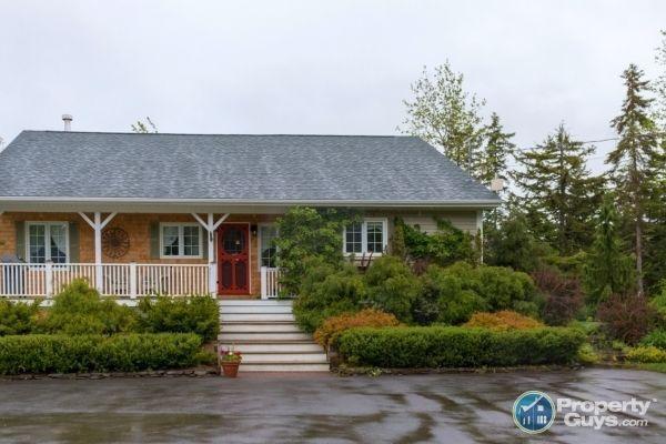 Waterfront property on 4+ acres, Lumsden Pond
