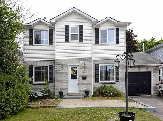 OPEN CONCEPT MAIN FLOOR, W/O FROM KITCHEN TO LARGE DECK