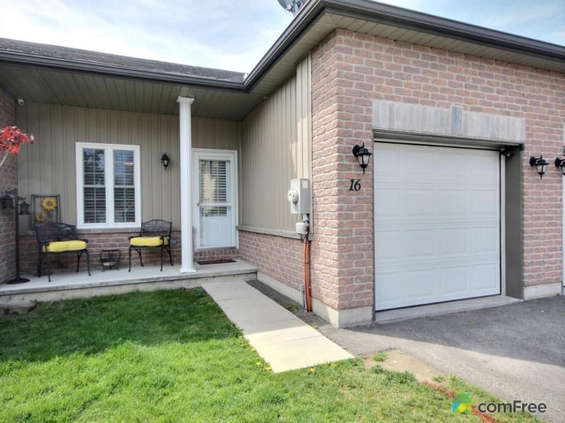 $299,900 - Townhouse for sale in Picton