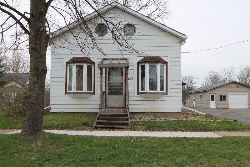 Quaint country 3 bed, 1 bath, 1.5 storey home w/ Potential