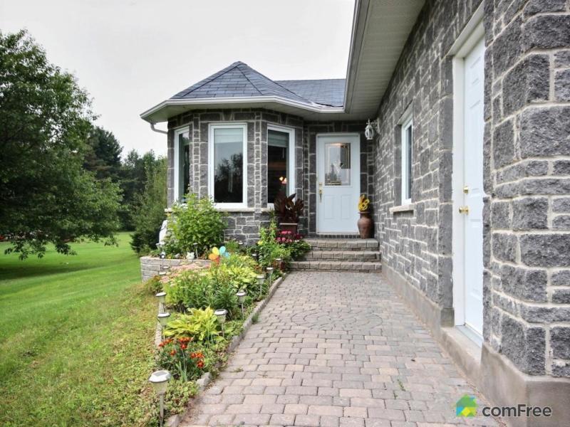 $269,900 - Bungalow for sale in Casselman