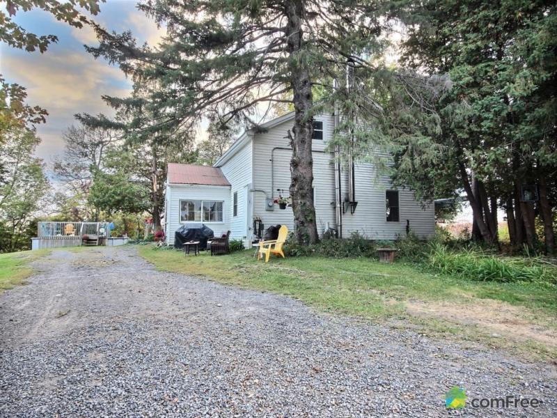 $375,400 - Acreage / Hobby Farm / Ranch for sale in Summerstown