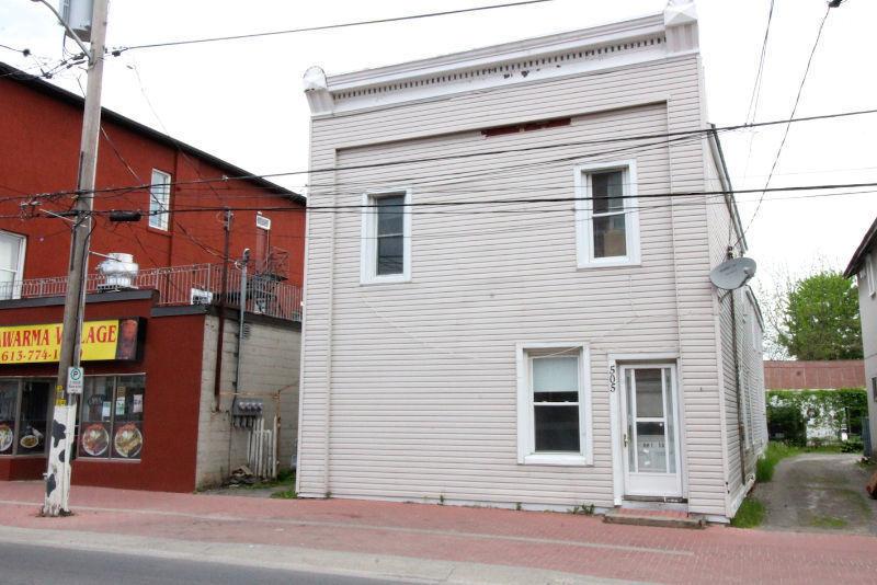 TRIPLEX FOR SALE in Winchester with Commercial Zoning!