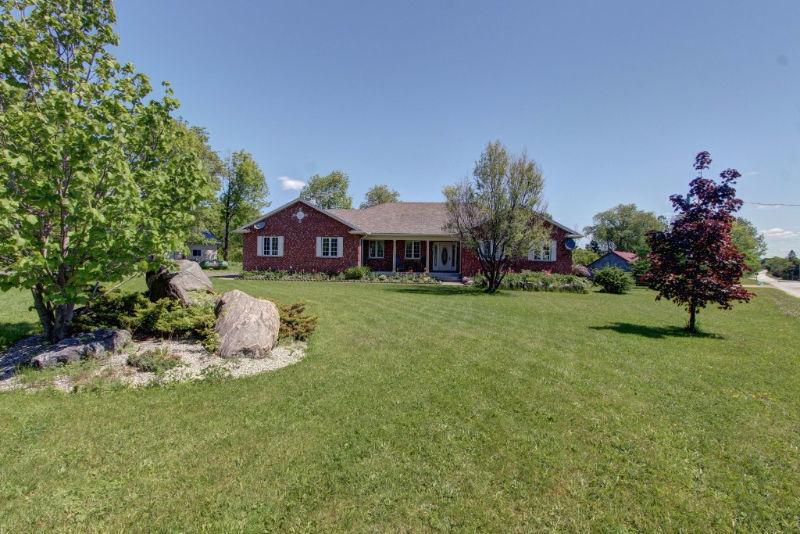 4700 Sq ft Executive Home on 3/4 of an Acre!!-1 1/2 hours north!