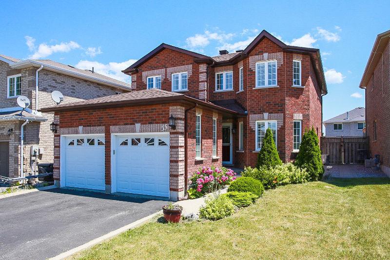 Spectacular Executive Home (South West ) - July 1st