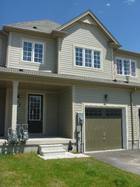 Lovely 3 Bedroom West Brant Townhouse-Available July 1 or Aug.1