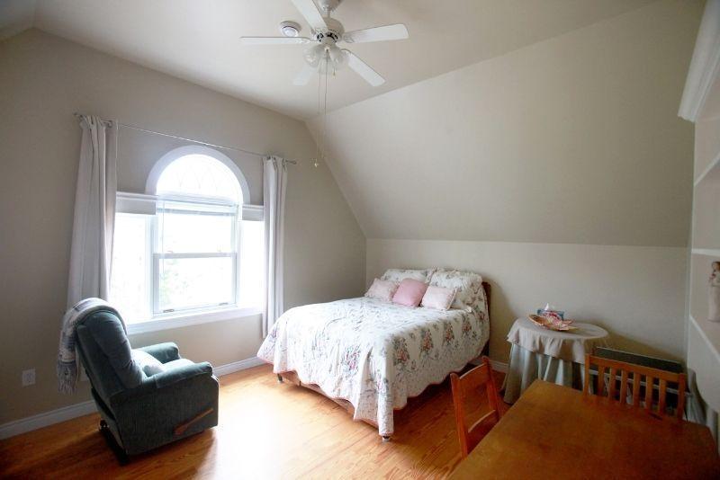 Nice Big Room less than 5 mins from Acadia in Greenwich