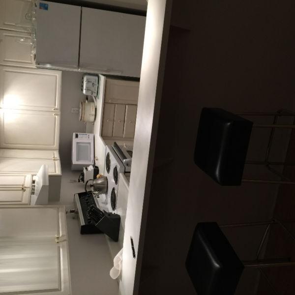 Collingwood Fully furnished one room July 1st and one 25th June