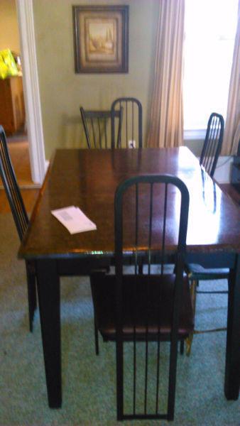 Furnished rooms available immediately in the heart of