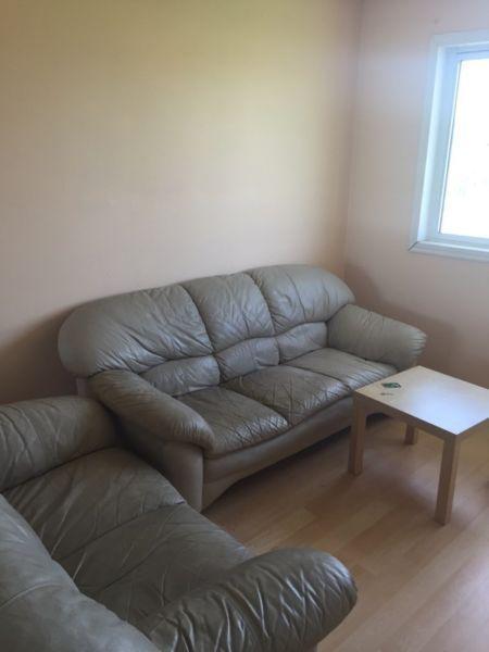 Rooms for rent 5 minutes to loyalist college