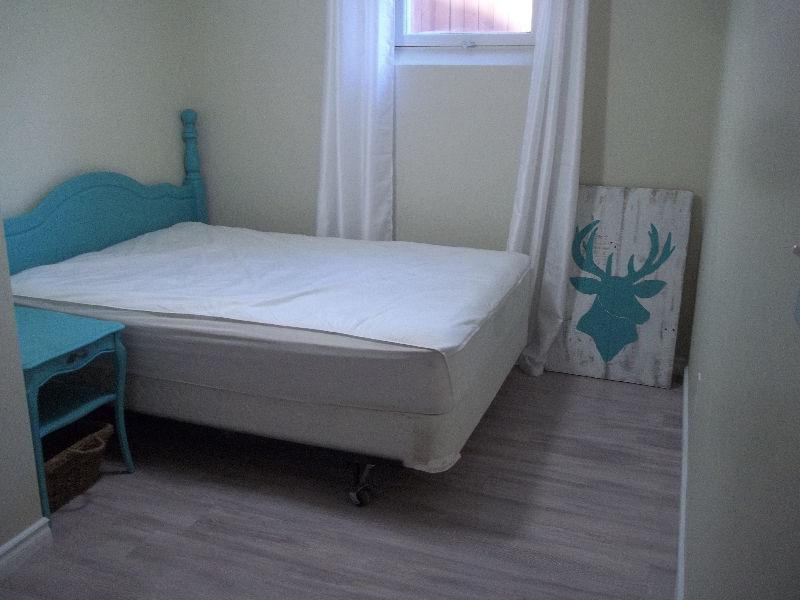 2 brand new rooms with living area close to the college