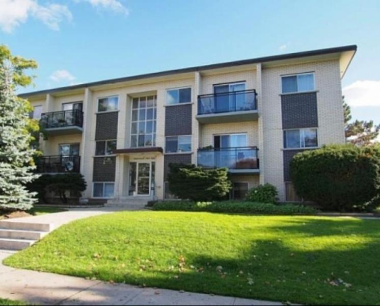 1 & 2 Bedroom Suites, Walking Distance to Westwood Park