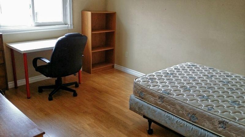 Nice and clean student apartment,Close to WLU/UW !