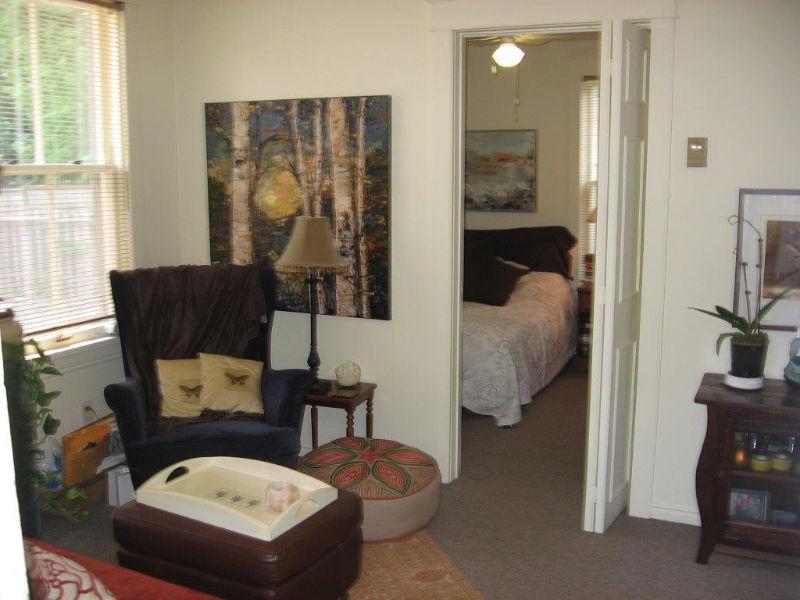 Wortley Village Gem - Small 1 Bedroom for July - All Inclusive