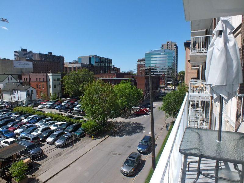 153 Nepean - Large 1 bedroom - Centretown August 1st Move-In