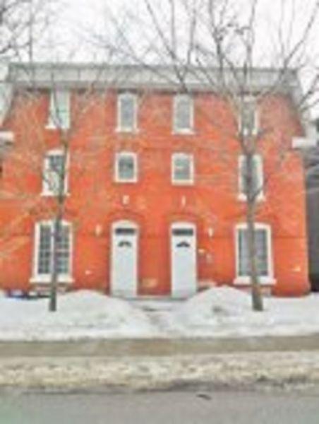 Sept/Sandy Hill/4 houses to campus&law faculty/perf condition