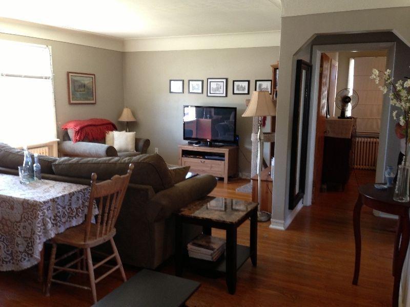 Two Bedroom apt on main floor,close to Linc/Redhill,quiet bldg