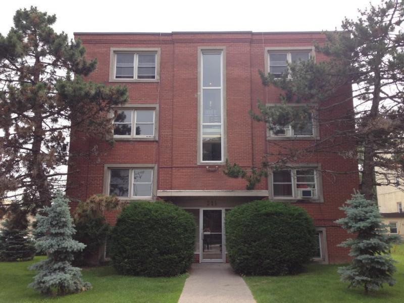 CENTRALLY-LOCATED 2 BDRM IN SECURE BUILDING! 3-311 Westdale Ave