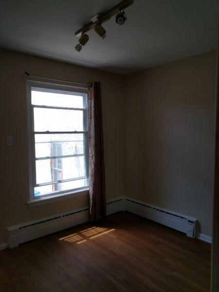 Spacious bright two bedroom near downtown
