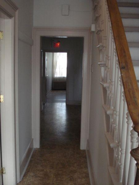 York Blvd / Hess North - Main Flr-Duplex 3 Bed Rms with Basement