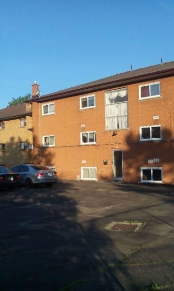 Large Newer 3 Bedroom Apartment/Secured Building/Allen Place!