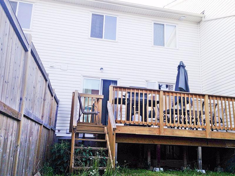 3 Bedroom 2 bath Townhome Hardwood Tile Spectacular Deck