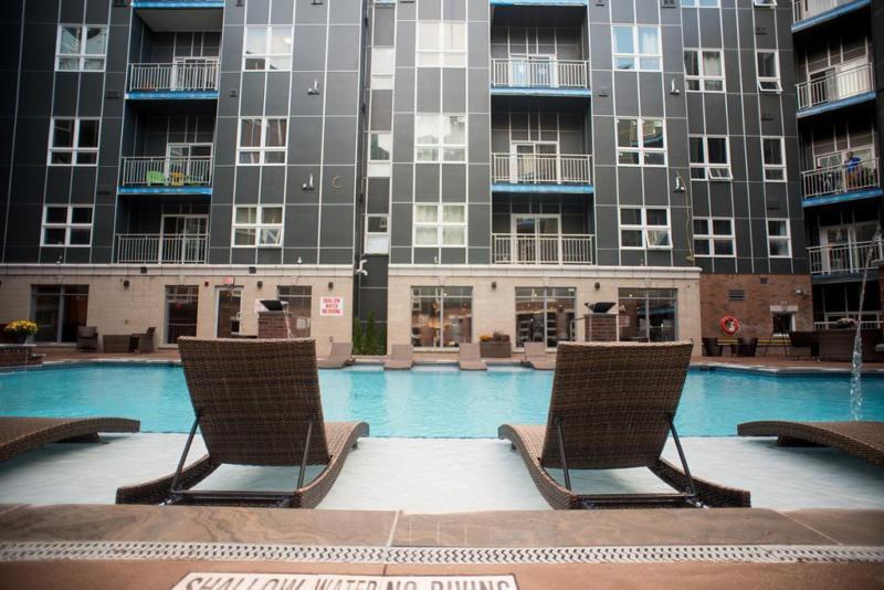 Upscale All Inclusive Apartments walking distance to Queens