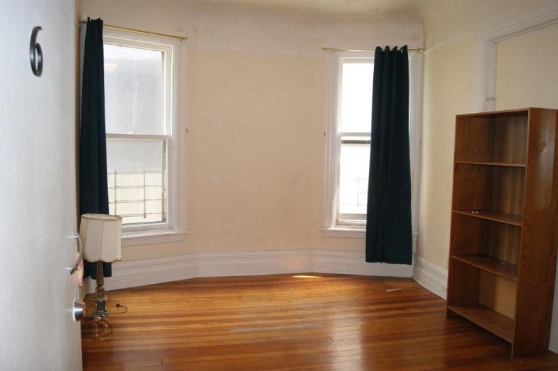 Summer Room Rental. Great Downtown Location - 475 Slater