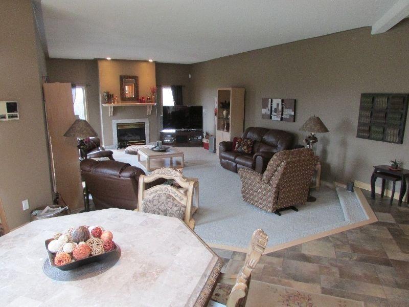 CUSTOM, QUALITY HOME CLOSE TO MARINA & GOLF COURSE