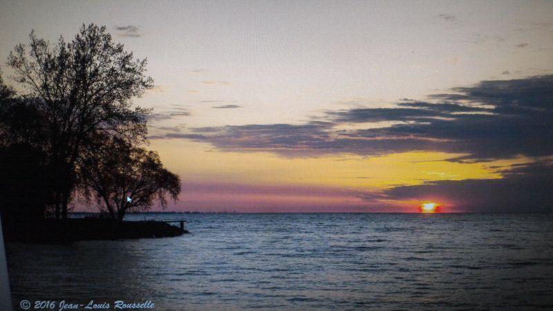 Waterfront Lake Erie cottage,very private