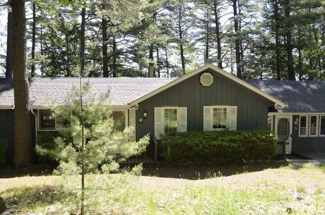 3 BEDROOM COTTAGE WITH GRAND VIEW OF LORIMER LAKE