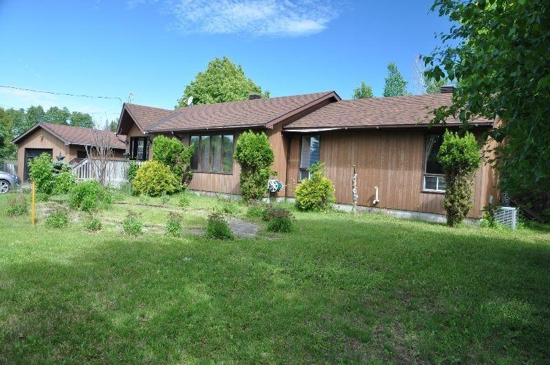 1088 Lakeshore Dr. - Countryish in the City