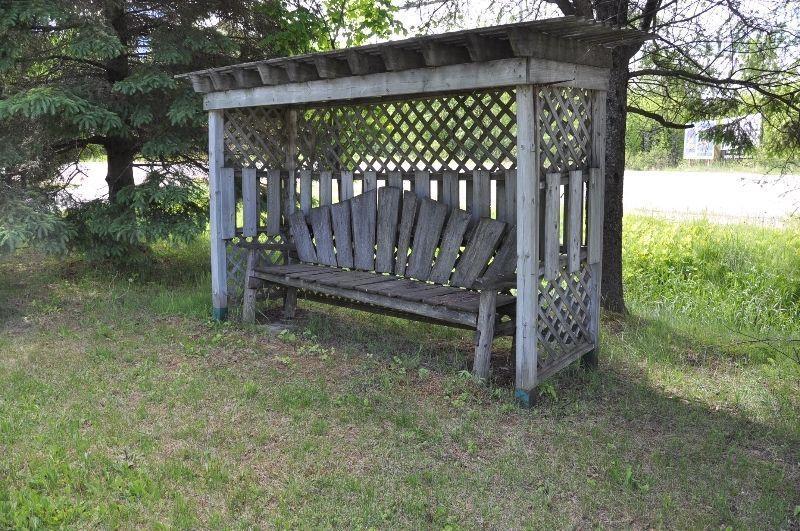 1088 Lakeshore Dr. - Countryish in the City