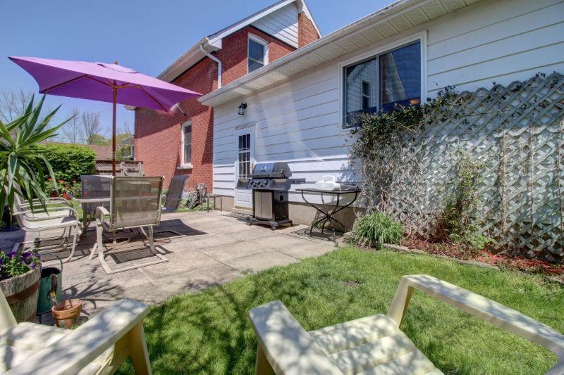 Private, Beautifully Decorated Home on Quiet, Dead End Street!