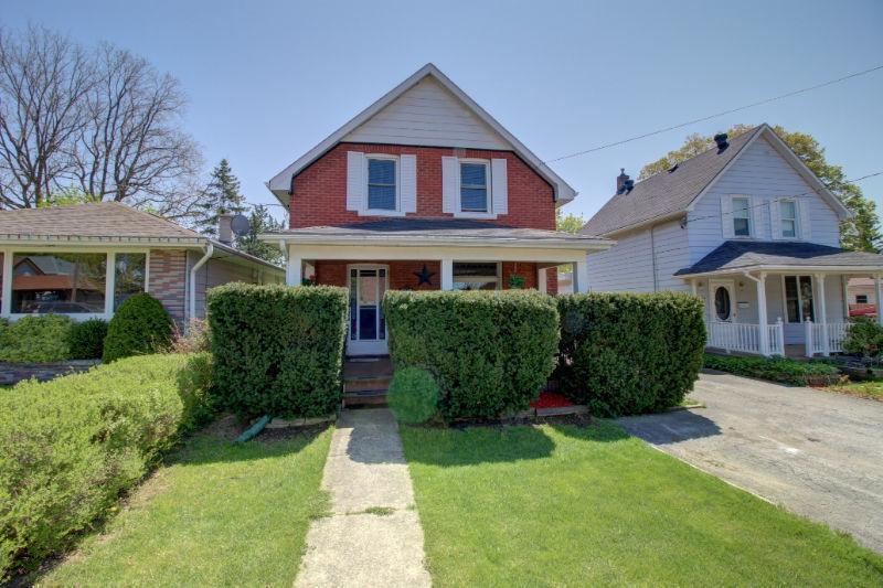 Private, Beautifully Decorated Home on Quiet, Dead End Street!