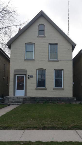 $1800 Plus - Amazing Downtown 5 Bdrm Location