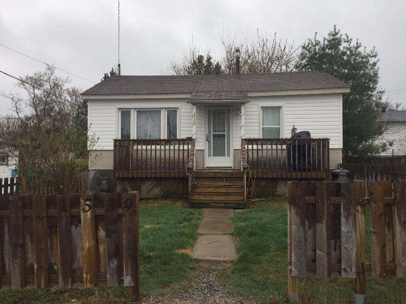 Cozy house, Great area, July 1st on bike path, Central. Parking