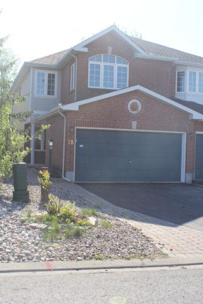 Beautiful 3 Bdm/3.5 Bth Townhome, Barrhaven, July 15/Aug 1
